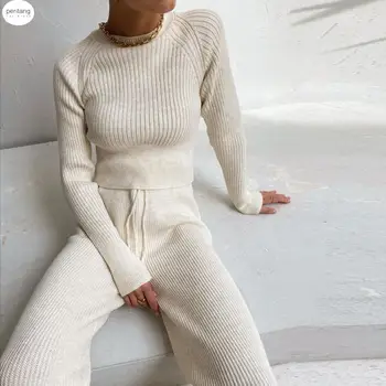 2024 Женский комплект, свитер, топ с длинным рукавом и байкерские брюки, осенне-зимний Белый повседневный комплект из двух предметов, теплая вязаная одежда