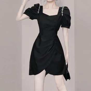 Новое французское платье лета 2023, приталенный дизайн, тонкая талия, маленький квадратный вырез, маленькое черное платье